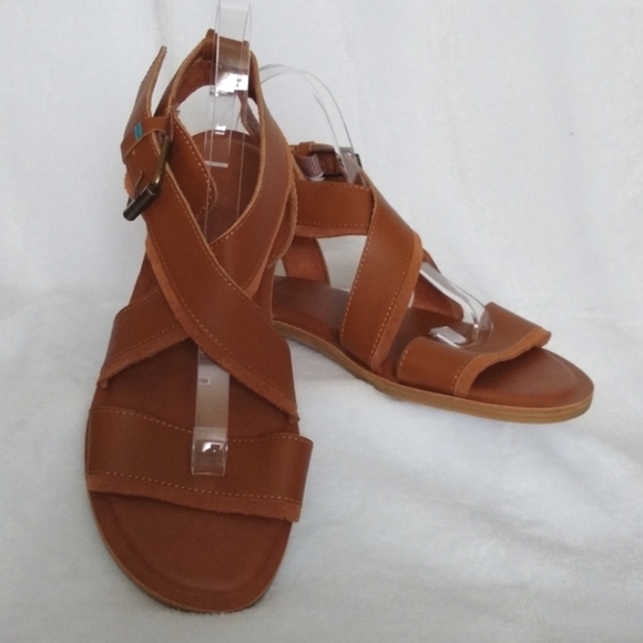 Toms Tan Leather Sandals Minimalist Flat Design Women's Sz 8 - Picture 1 of 11
